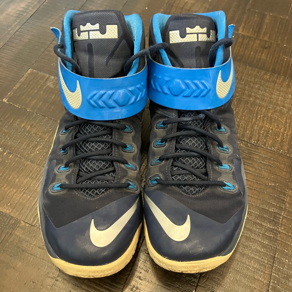 Nike Men's Lebron Zoom Soldier VIII Basketball Shoes